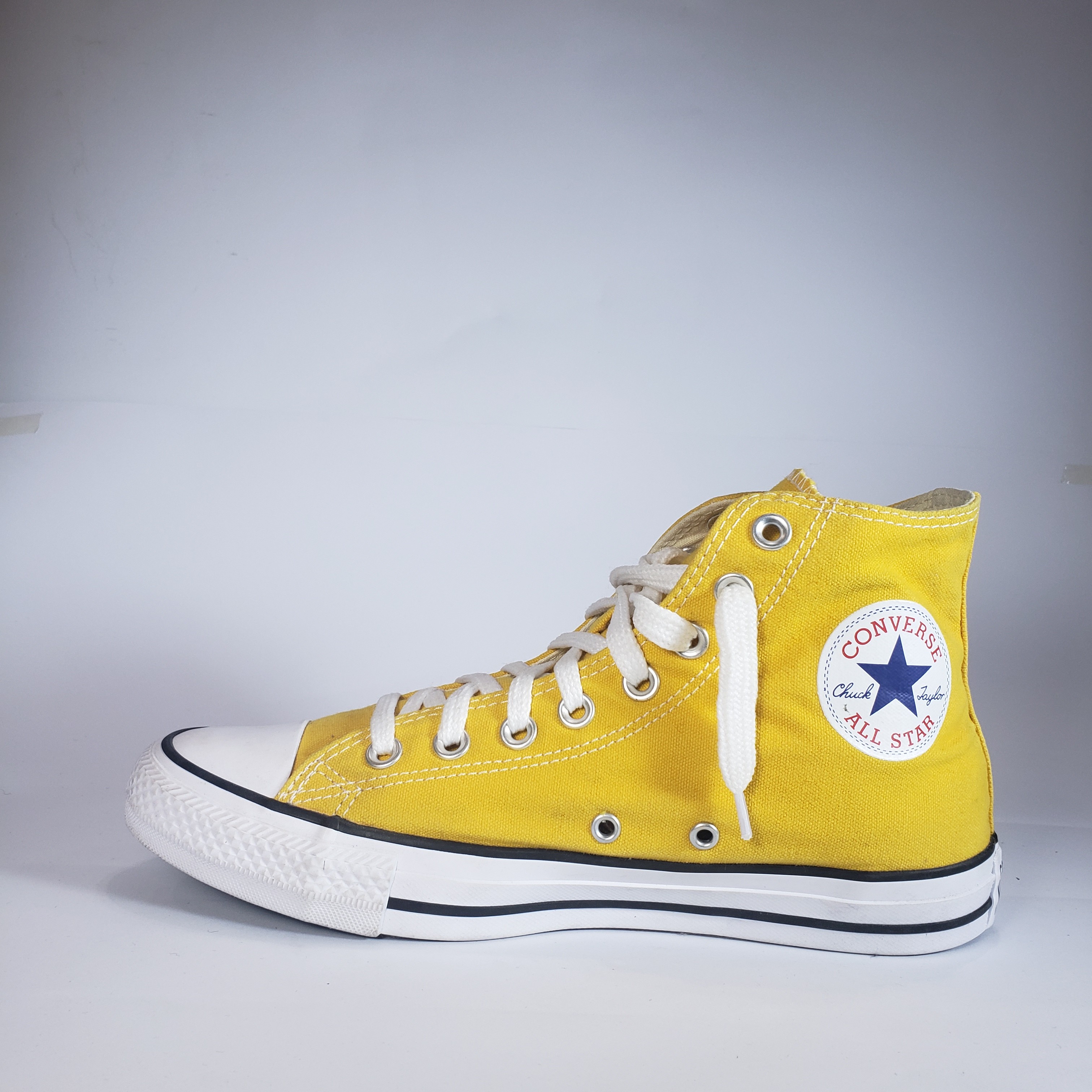 Yellow Converse 40